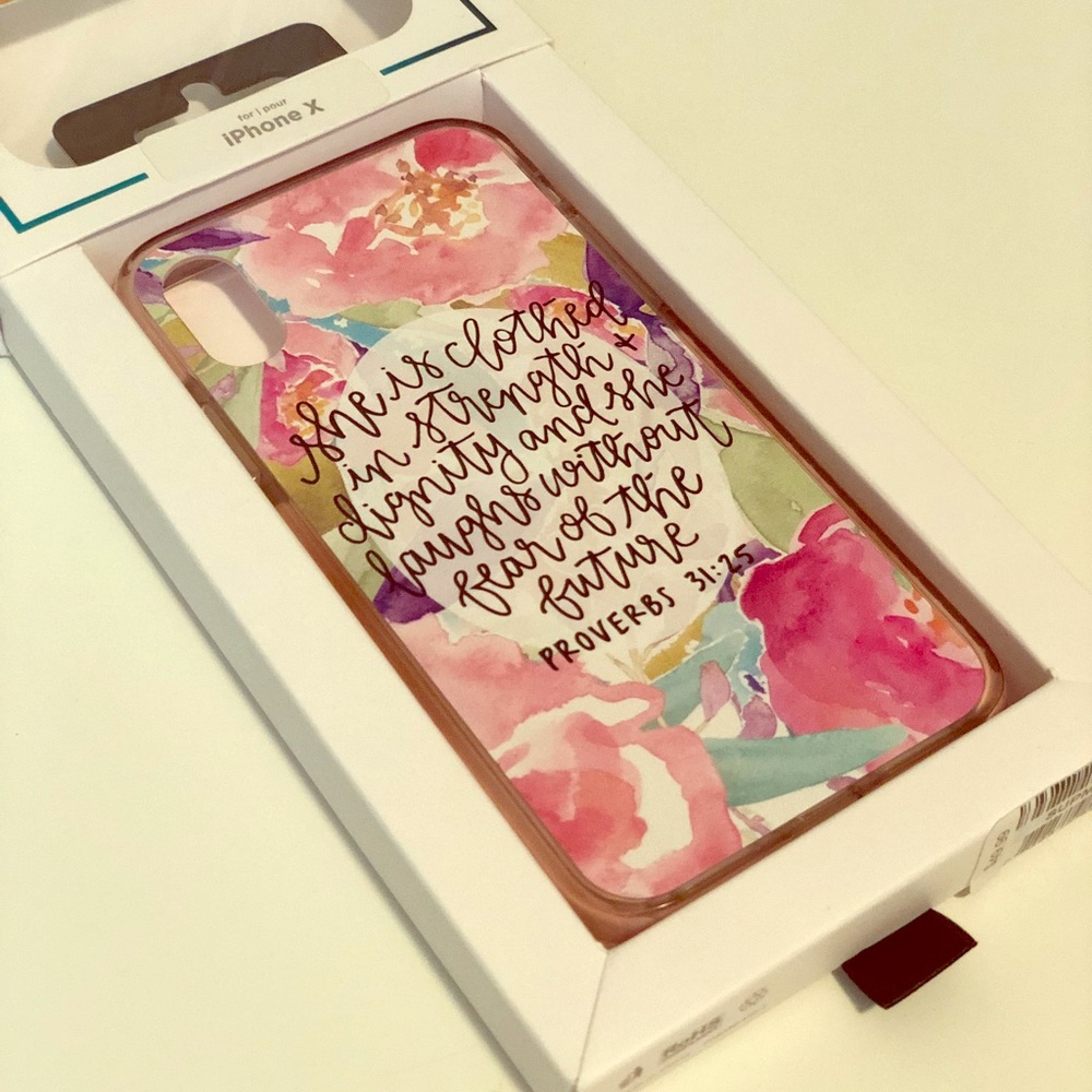 Lucy Hale’s IPhoneX collection.